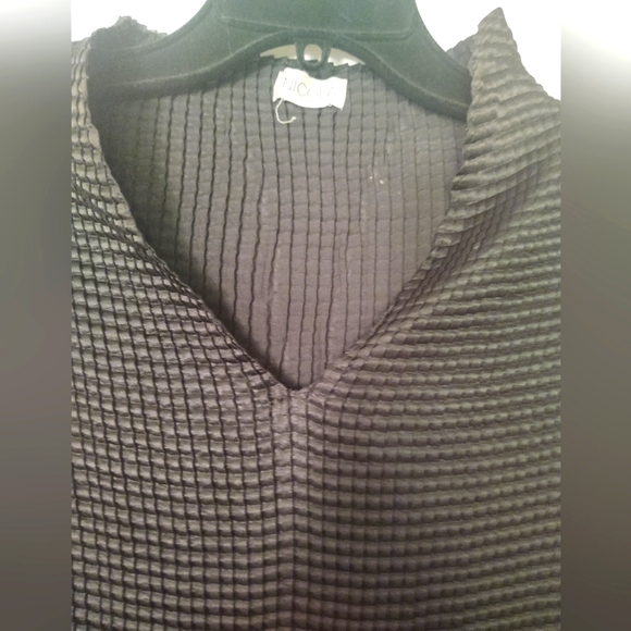 Nicola black sleeveless shirt, rayon, waffle weave, small - Picture 1 of 4